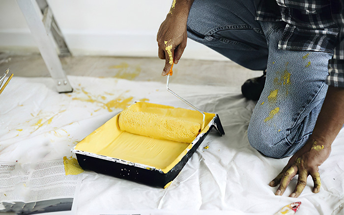 DIY Guide: How To Use A Paint Roller and How To Buy