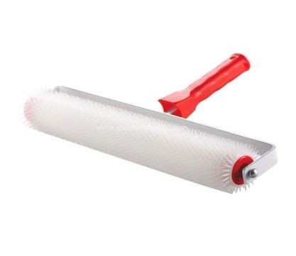 Self-Leveling Spiked Roller